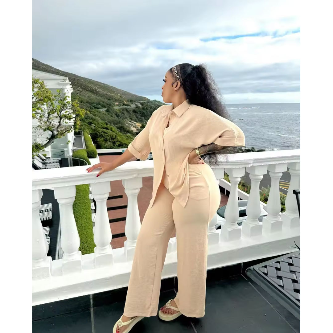 Elegant women’s summer casual two-piece suit, package includes: short-sleeved V-neck top, casual pants