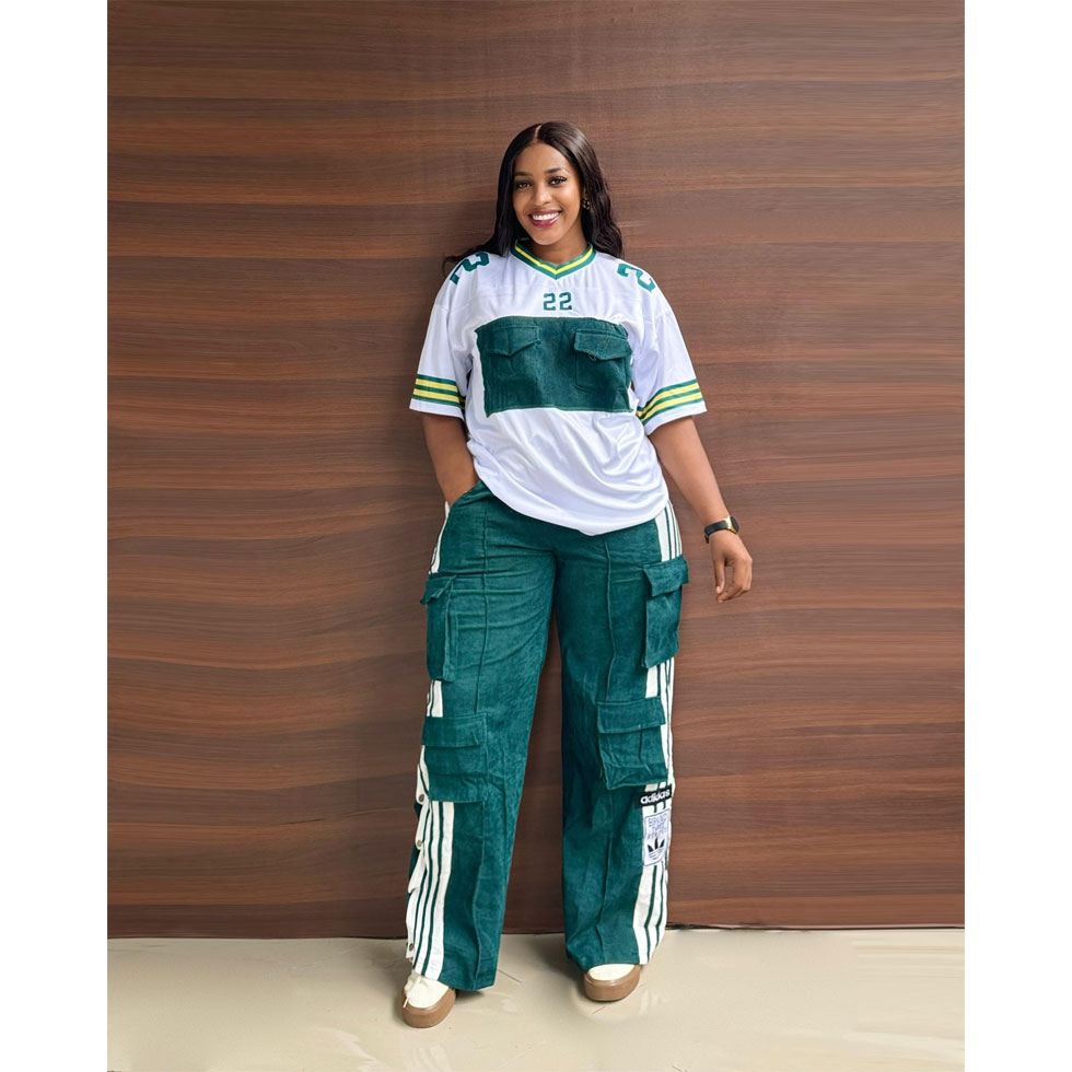 Fashionable lightweight cotton women’s overalls with T-shirt two-piece set, package includes: overalls, T-shirt