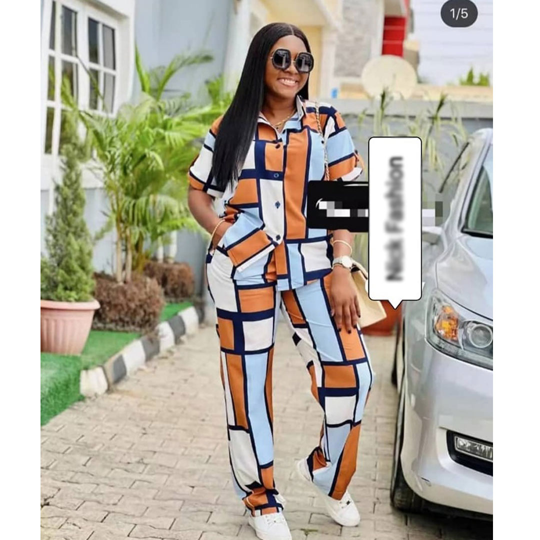 Retro style geometric pattern printed women’s casual beach style shirt short-sleeved trousers two-piece set, the set includes: geometric print shirt, geometric print pants