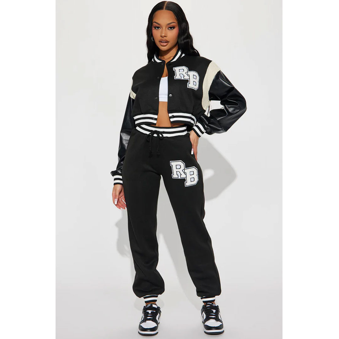 New American-style women’s tracksuit, featuring a baseball jacket and trousers. The set includes: a baseball jacket, casual trousers, and a vest.